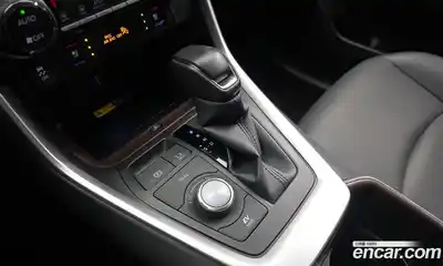 Toyota RAV4 2025 2.5 Автомат в Москве № 535368, миниатюра 9