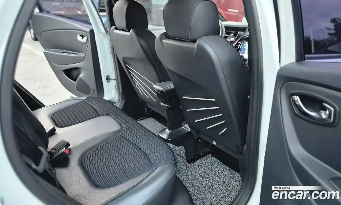 Renault QM3 2017 1.5 Автомат в Москве № 537220, фото 12