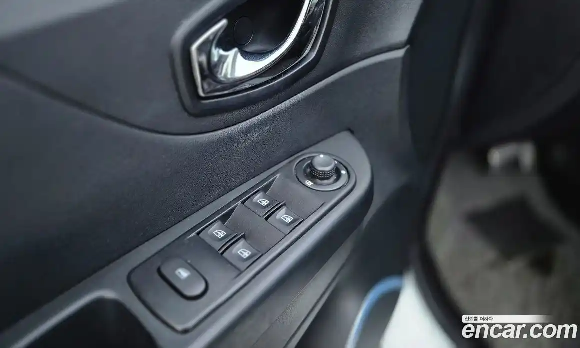 Renault QM3 2017 1.5 Автомат в Москве № 537220, фото 13