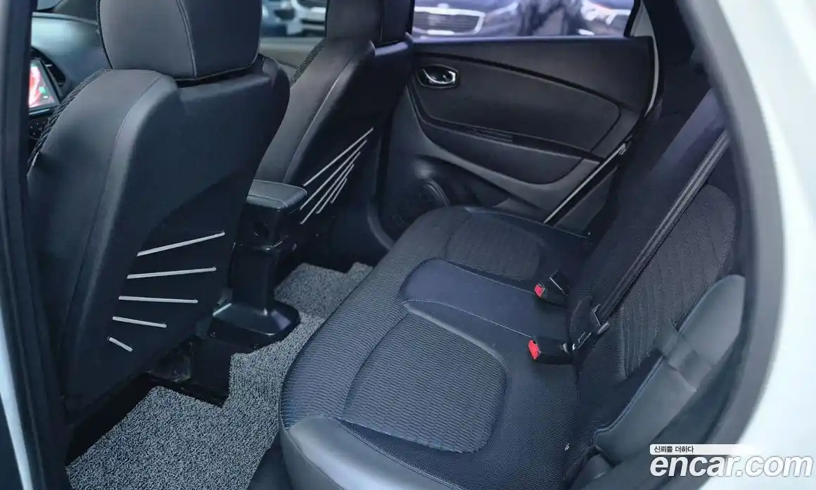 Renault QM3 2017 1.5 Автомат в Москве № 537220, фото 10