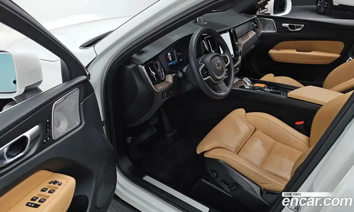 Volvo XC60 2022 2.0 Автомат в Москве № 545099, фото 11