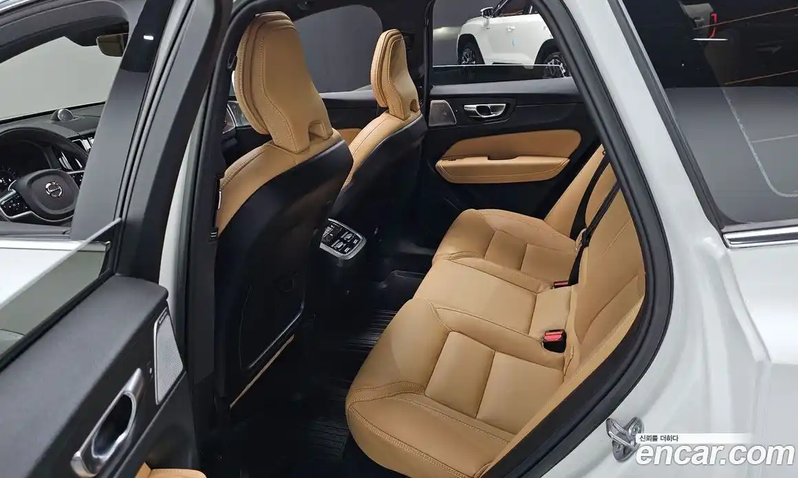 Volvo XC60 2022 2.0 Автомат в Москве № 545099, фото 12