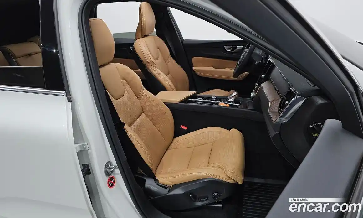 Volvo XC60 2022 2.0 Автомат в Москве № 545099, фото 10