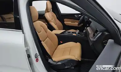 Volvo XC60 2022 2.0 Автомат в Москве № 545099, миниатюра 10