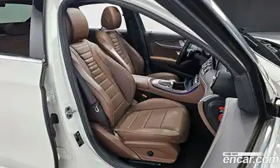 Mercedes-Benz E-Class 2022 2.0 Автомат в Москве № 160850, миниатюра 12