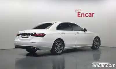 Mercedes-Benz E-Class 2022 2.0 Автомат в Москве № 160850, миниатюра 2