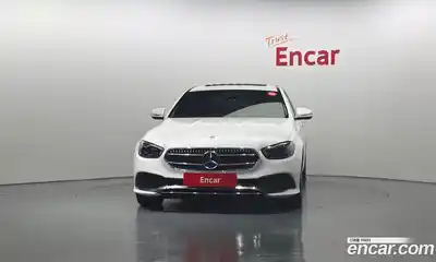 Mercedes-Benz E-Class 2022 2.0 Автомат в Москве № 160850, миниатюра 3