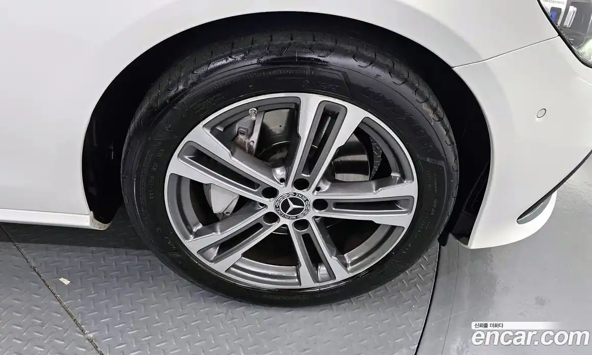 Mercedes-Benz E-Class 2022 2.0 Автомат в Москве № 160850, фото 5