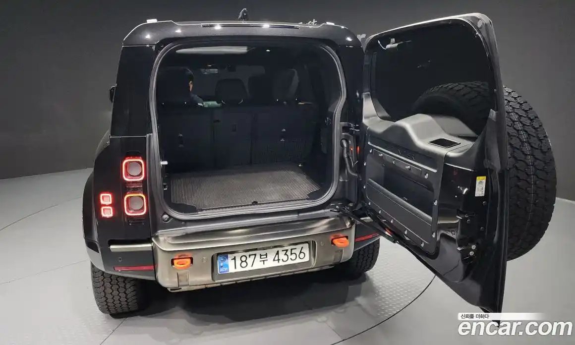 Land Rover Defender 2024 3.0 Автомат в Москве № 166010, фото 20