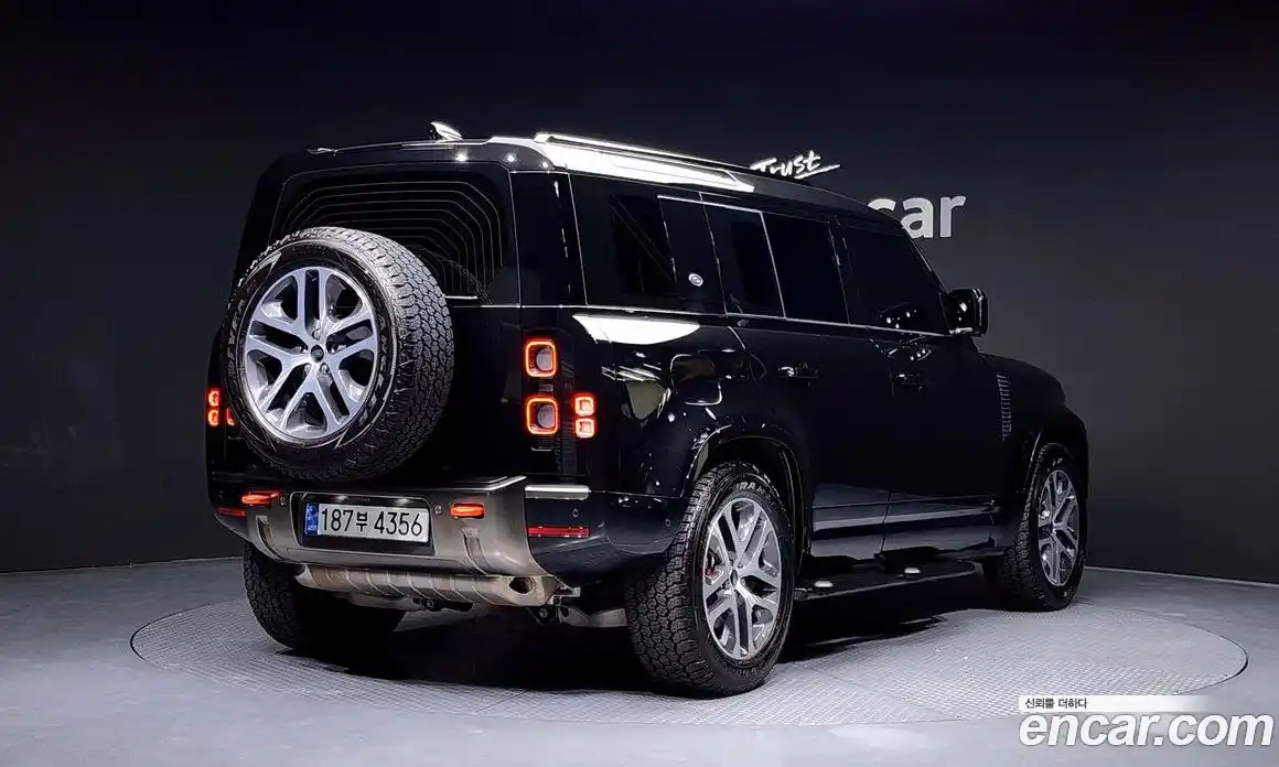 Land Rover Defender 2024 3.0 Автомат в Москве № 166010, фото 2