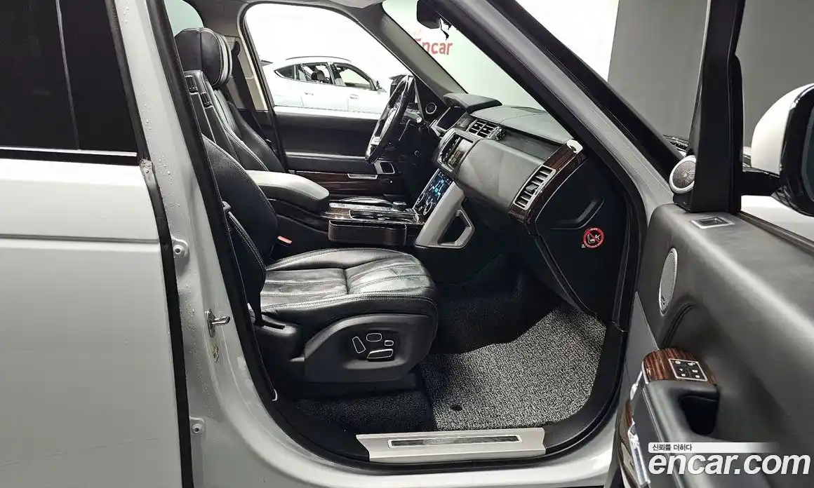 Land Rover Range-Rover 2015 4.4 Автомат в Москве № 166496, фото 11