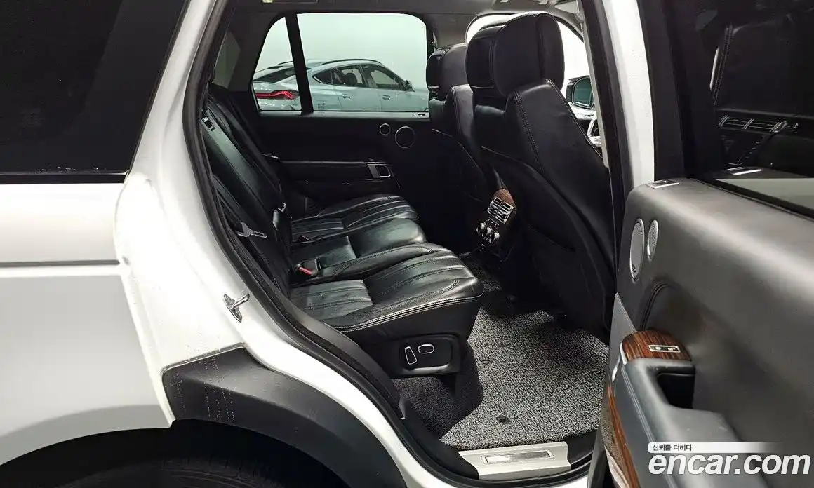 Land Rover Range-Rover 2015 4.4 Автомат в Москве № 166496, фото 12