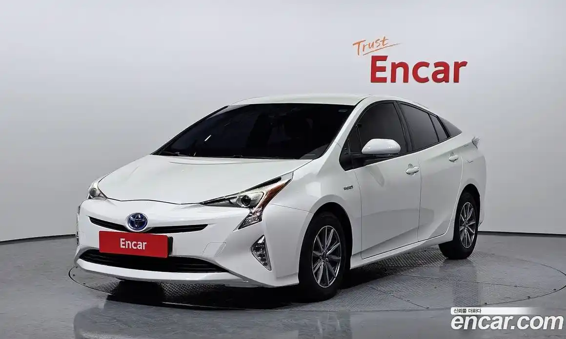 Toyota Prius 2018 1.8 Автомат в Москве № 199677, фото 1