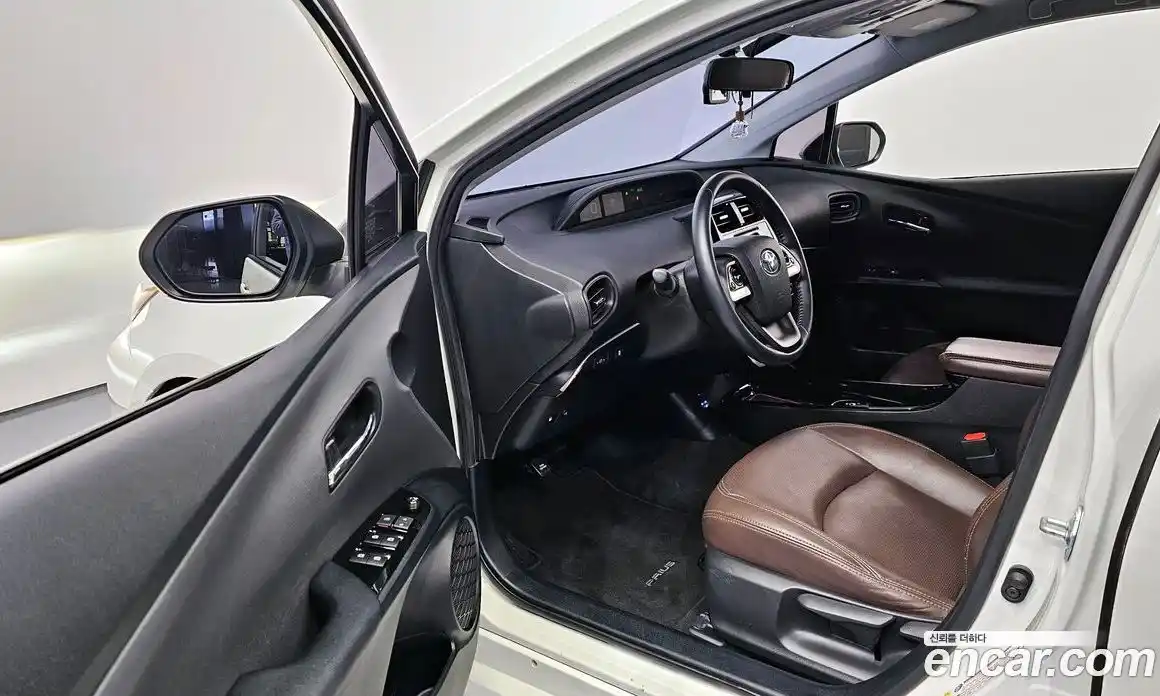 Toyota Prius 2018 1.8 Автомат в Москве № 199677, фото 11