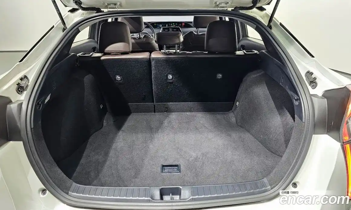 Toyota Prius 2018 1.8 Автомат в Москве № 199677, фото 20