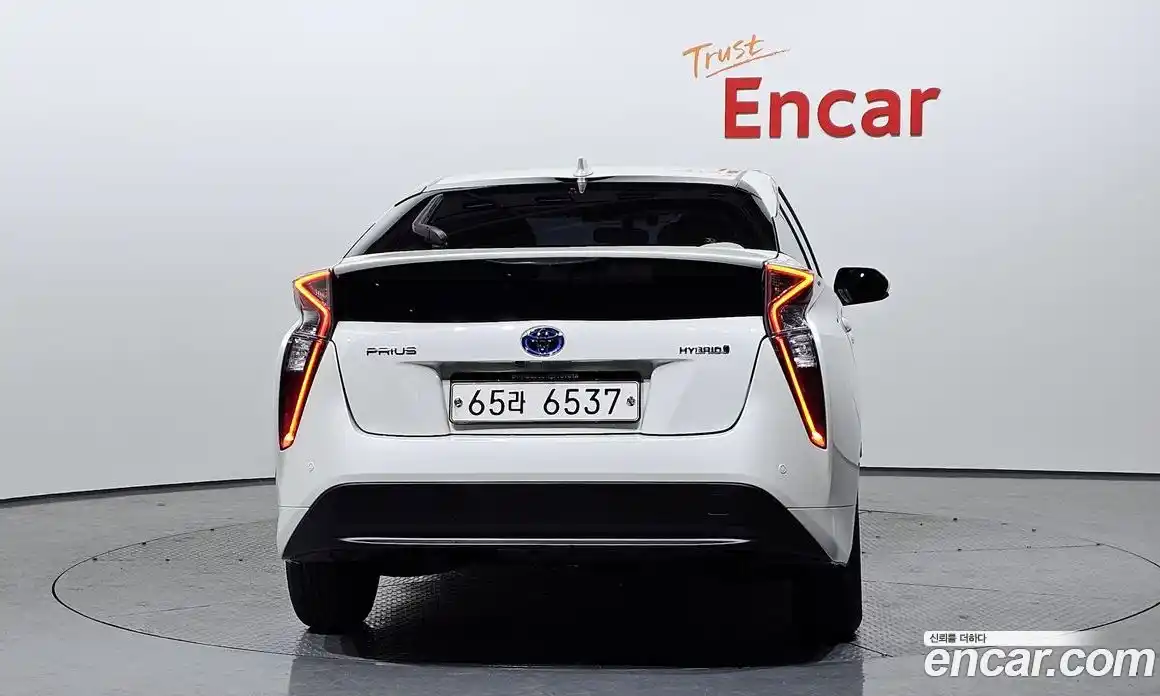 Toyota Prius 2018 1.8 Автомат в Москве № 199677, фото 4