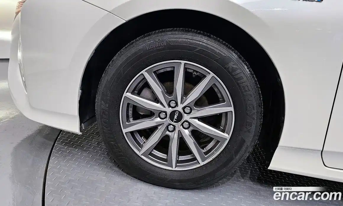 Toyota Prius 2018 1.8 Автомат в Москве № 199677, фото 5