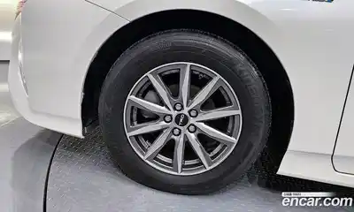 Toyota Prius 2018 1.8 Автомат в Москве № 199677, миниатюра 5