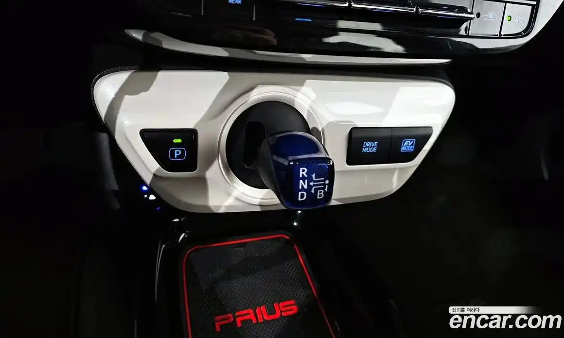 Toyota Prius 2018 1.8 Автомат в Москве № 199677, фото 9