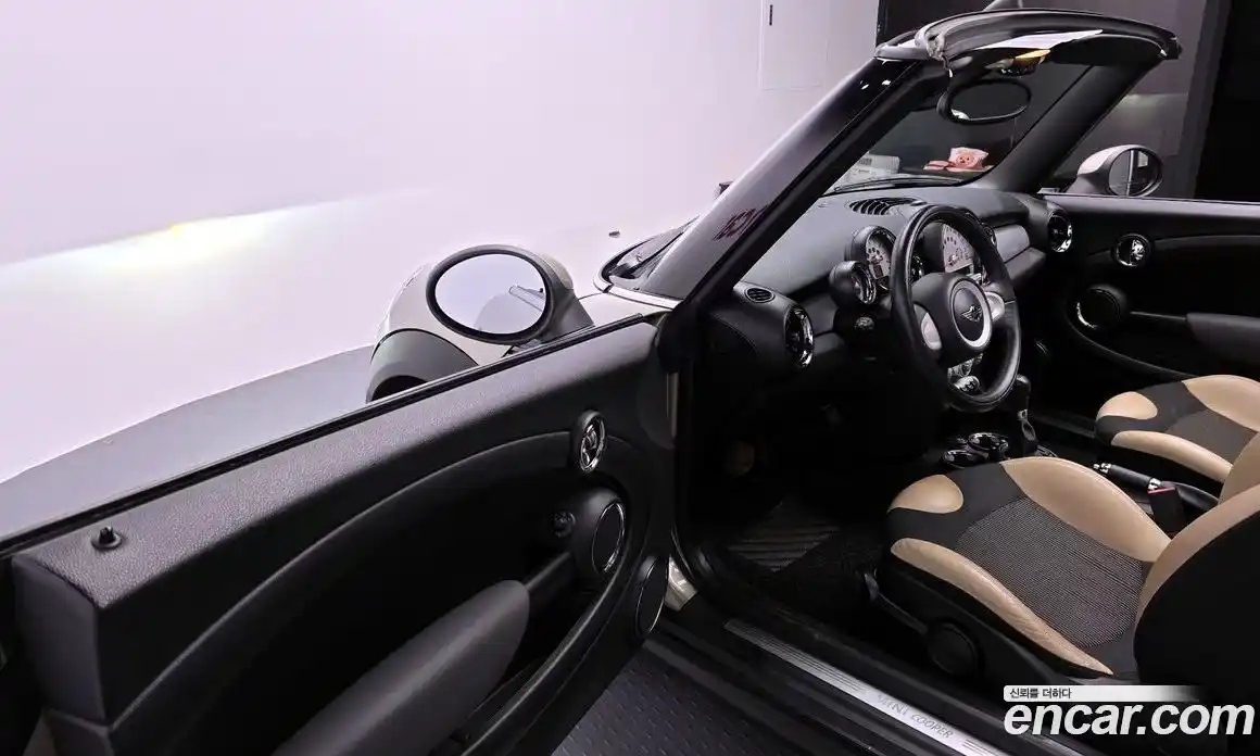 Mini Cooper Convertible 2010 1.6 Автомат в Москве № 200041, фото 11