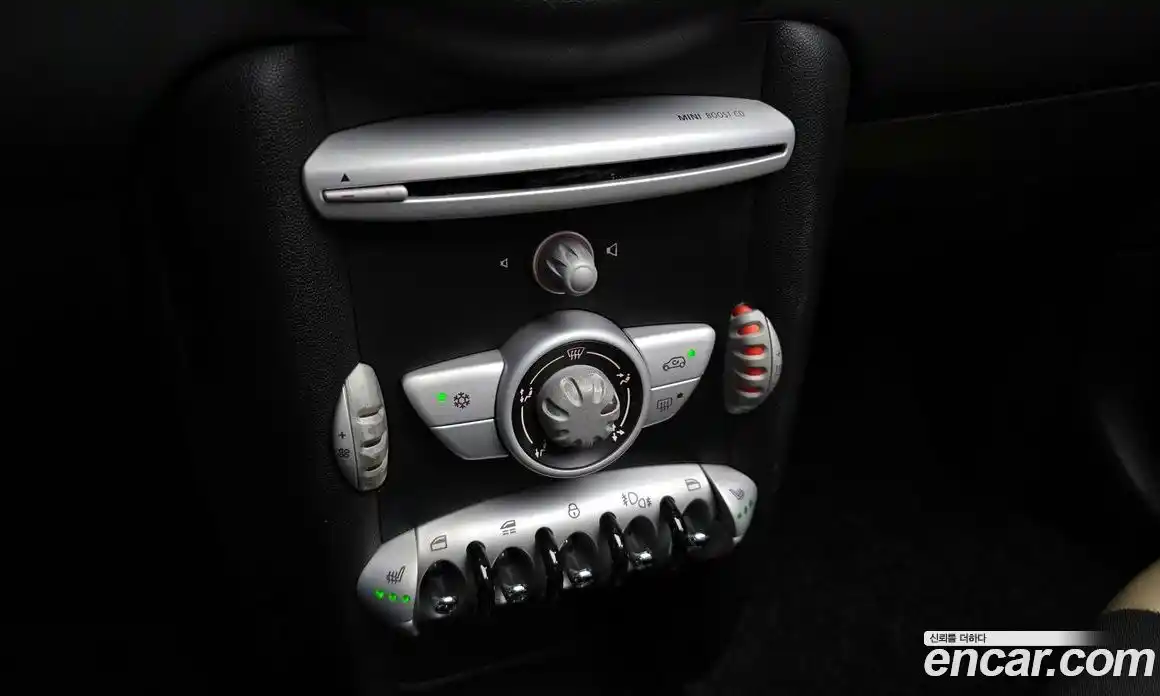 Mini Cooper Convertible 2010 1.6 Автомат в Москве № 200041, фото 15