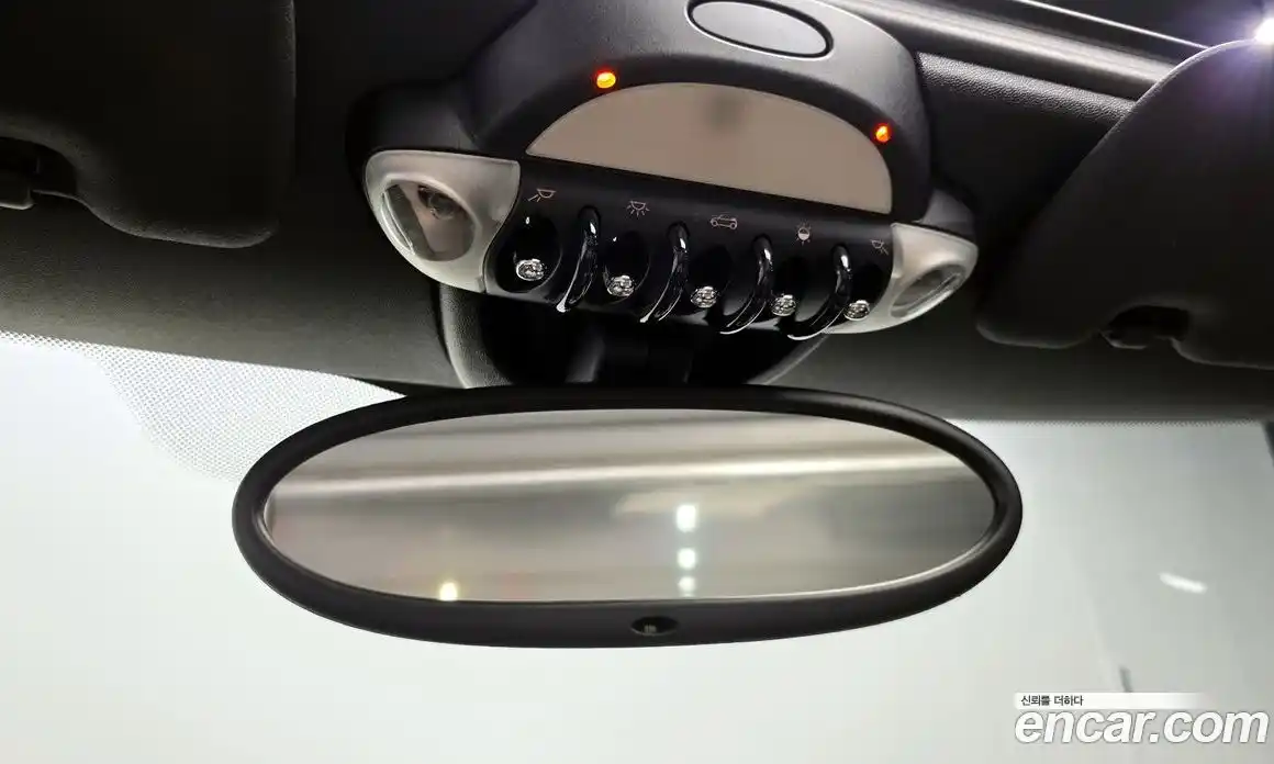 Mini Cooper Convertible 2010 1.6 Автомат в Москве № 200041, фото 16