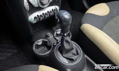 Mini Cooper Convertible 2010 1.6 Автомат в Москве № 200041, миниатюра 9