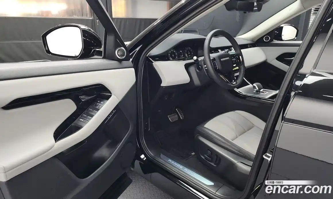 Land Rover Range-Rover Evoque 2024 2.0 Автомат в Москве № 231130, фото 10