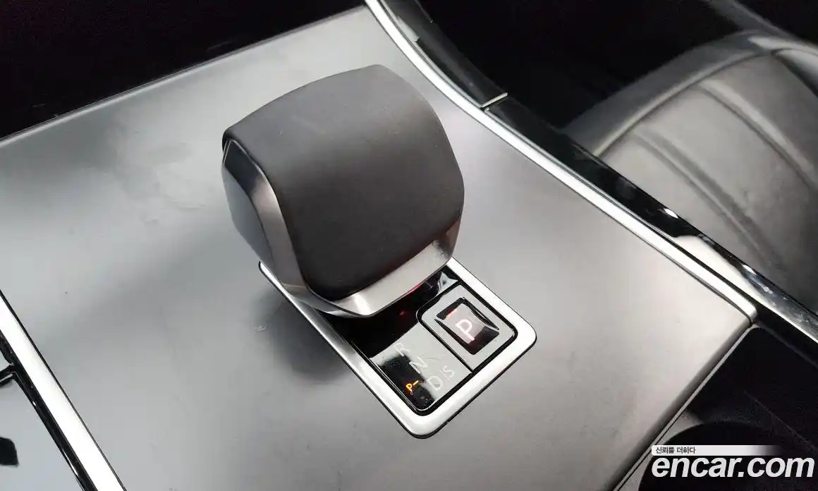 Land Rover Range-Rover Evoque 2024 2.0 Автомат в Москве № 231172, фото 9