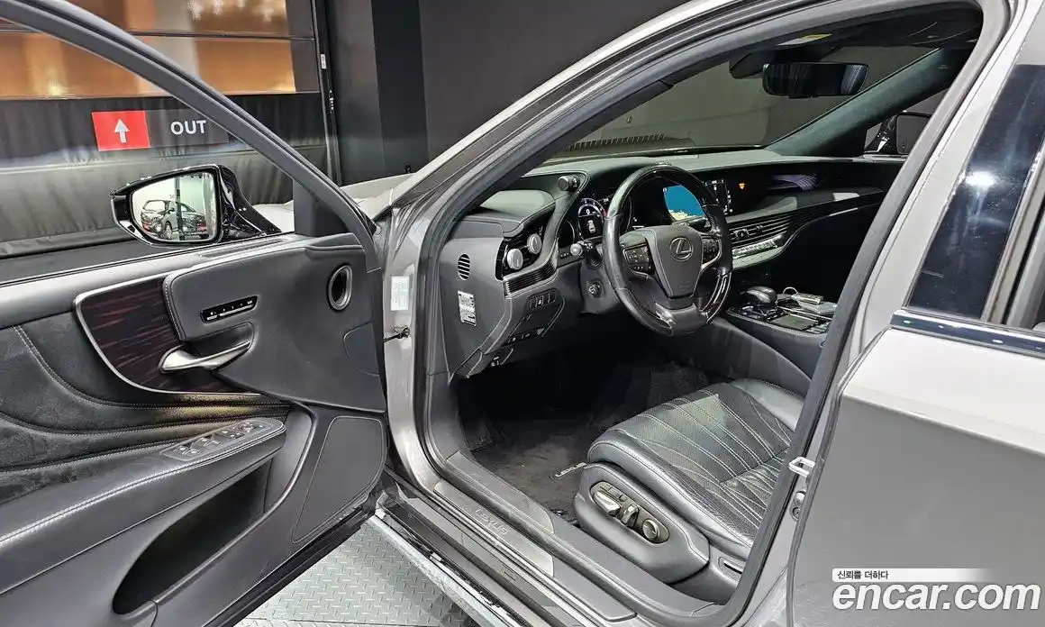 Lexus LS 2018 3.4 Автомат в Москве № 231994, фото 11