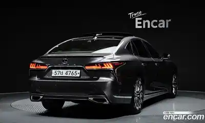 Lexus LS 2018 3.4 Автомат в Москве № 231994, миниатюра 2