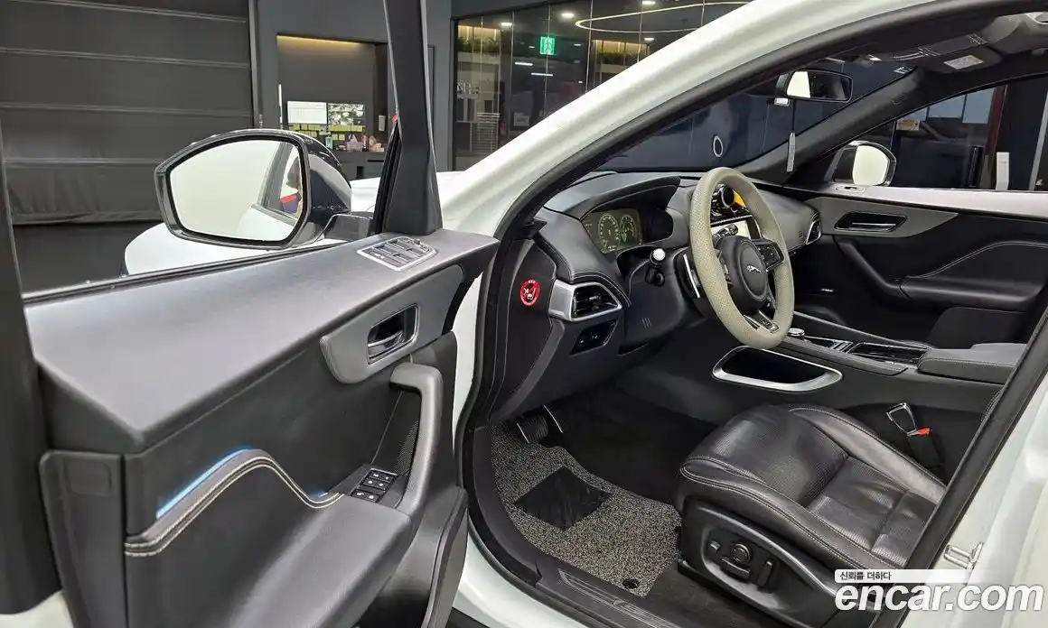 Jaguar F-Pace 2017 3.0 Автомат в Москве № 320068, фото 11