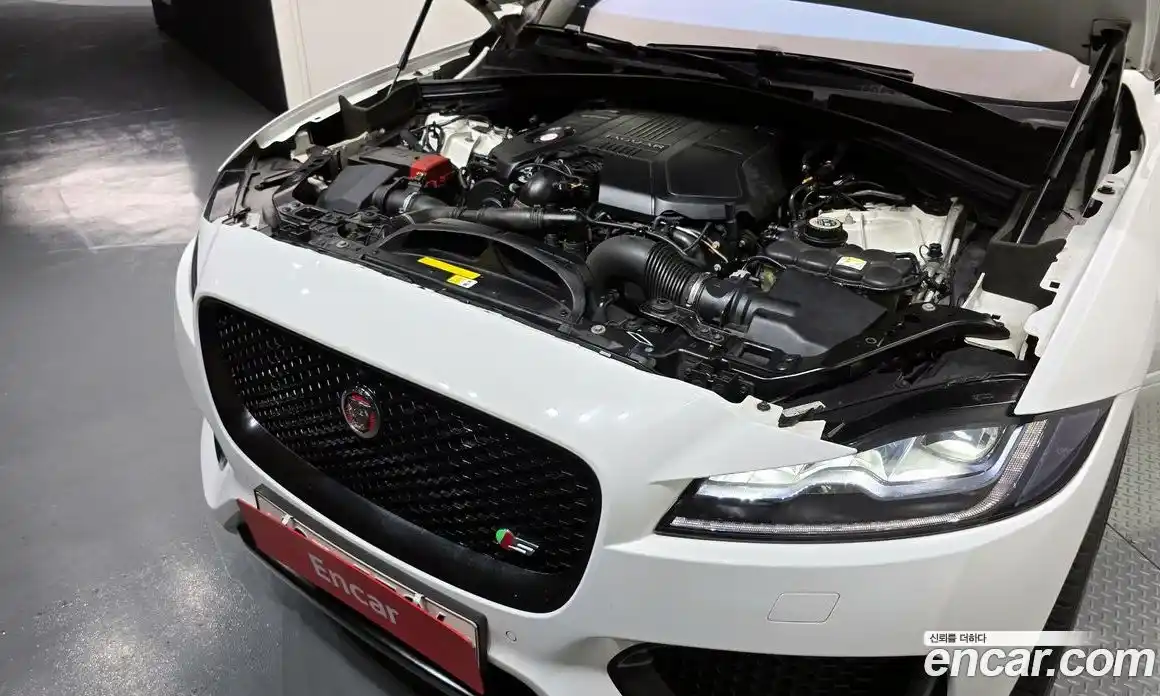 Jaguar F-Pace 2017 3.0 Автомат в Москве № 320068, фото 6