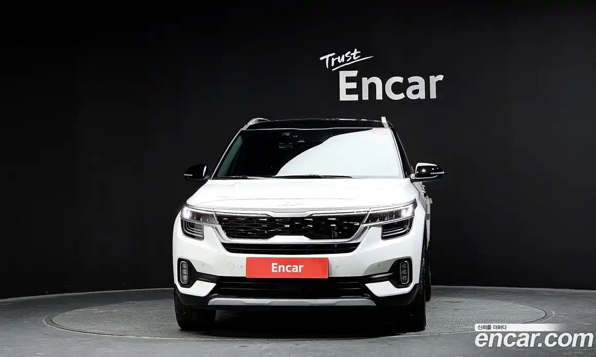 Kia Seltos 2023 1.6 Автомат в Москве № 128272, фото 3