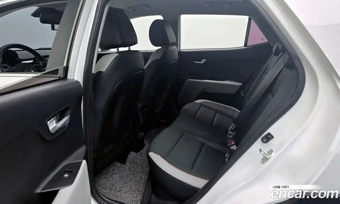 Kia Stonic 2020 1.0 Автомат в Москве № 130207, фото 13