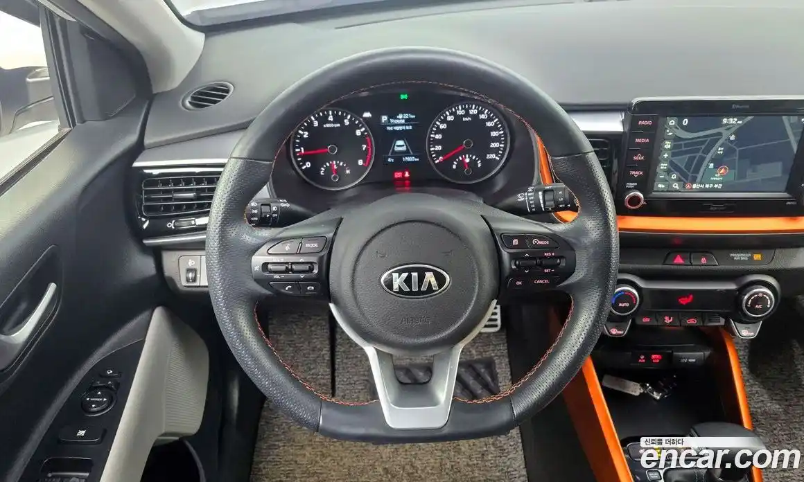 Kia Stonic 2020 1.0 Автомат в Москве № 130207, фото 14
