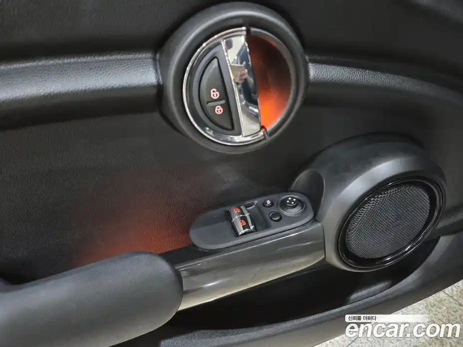 Mini Cooper 2017 1.5 Автомат в Москве № 147115, фото 16