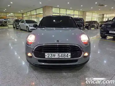 Mini Cooper 2017 1.5 Автомат в Москве № 147115, миниатюра 2