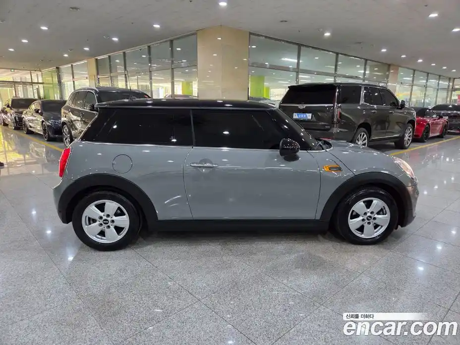 Mini Cooper 2017 1.5 Автомат в Москве № 147115, фото 5