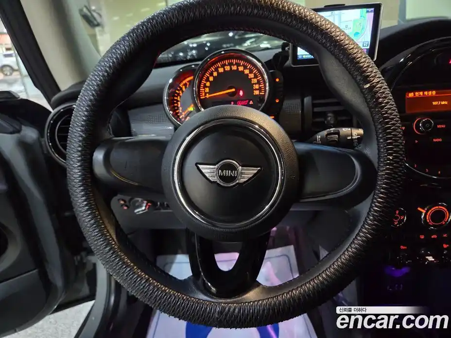 Mini Cooper 2017 1.5 Автомат в Москве № 147115, фото 9