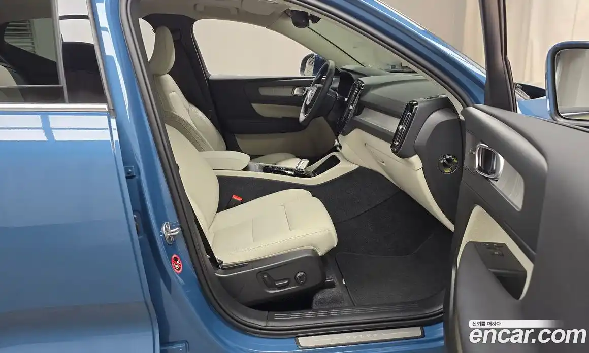 Volvo XC40 2024 2.0 Автомат в Москве № 164123, фото 11