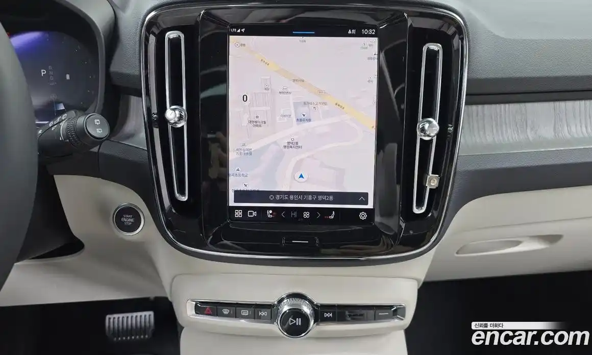 Volvo XC40 2024 2.0 Автомат в Москве № 164123, фото 14