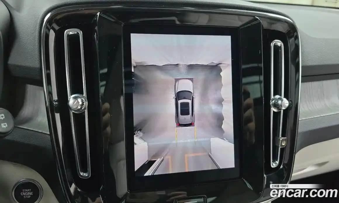 Volvo XC40 2024 2.0 Автомат в Москве № 164123, фото 15