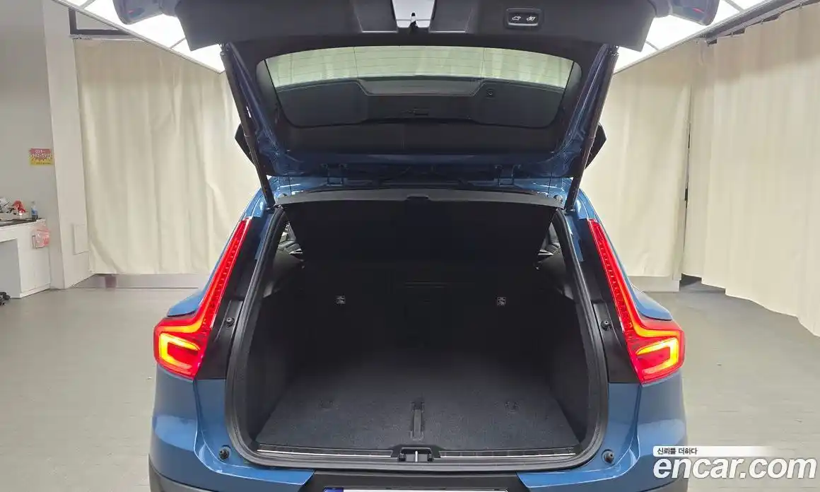 Volvo XC40 2024 2.0 Автомат в Москве № 164123, фото 20