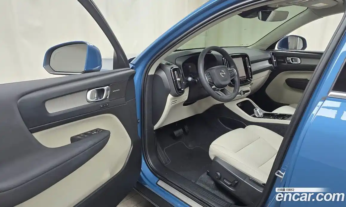 Volvo XC40 2024 2.0 Автомат в Москве № 164123, фото 10