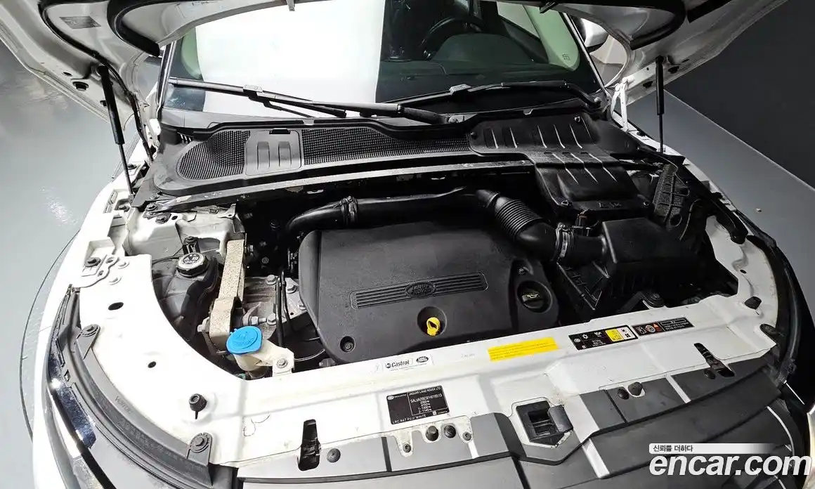 Land Rover Range-Rover Evoque 2015 2.2 Автомат в Москве № 166396, фото 6