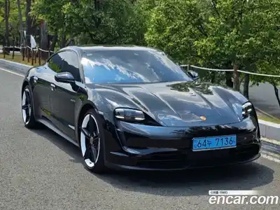 Porsche Taycan, 2022
