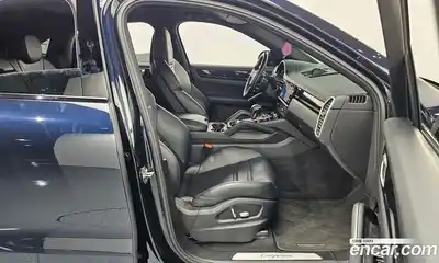 Porsche Cayenne 2021 3.0 Автомат в Москве № 197585, миниатюра 10