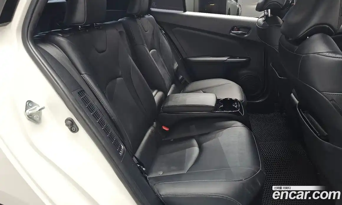 Toyota Prius 2017 1.8 Автомат в Москве № 199694, фото 11