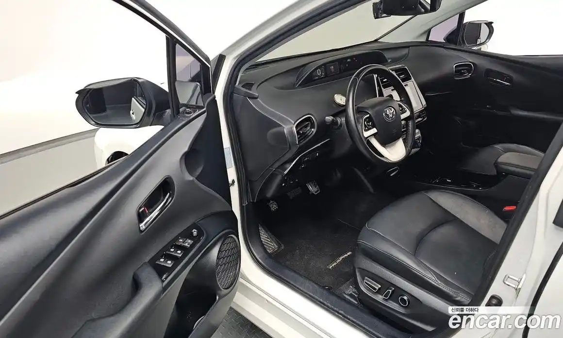 Toyota Prius 2017 1.8 Автомат в Москве № 199694, фото 12